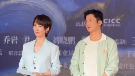 长得很黏的长发小姐